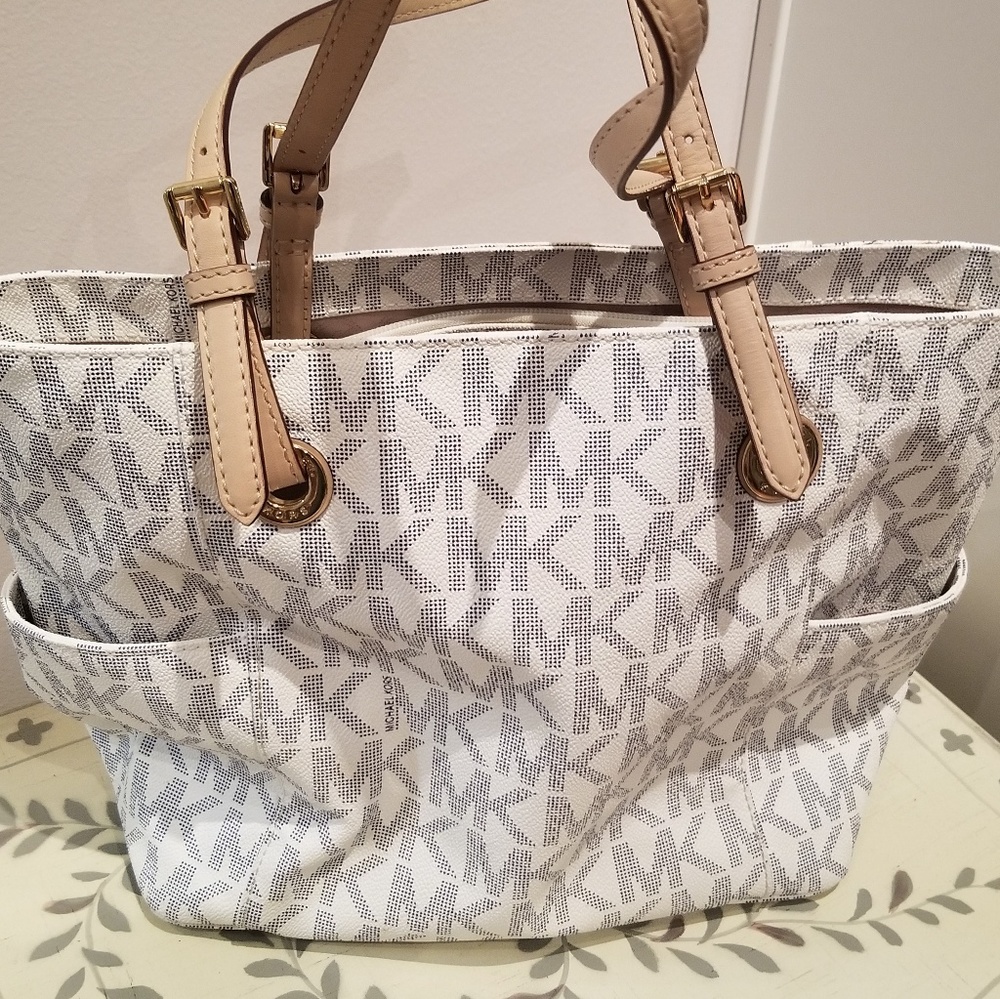 Michael Kors Jet Set Signature Tote Bag